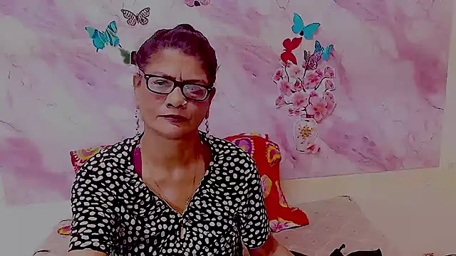 Snapshot of IndianAllure chatting on November 26, 2025, 5:52 am IndianAllure online show from November 26, 2025, 5:52 am