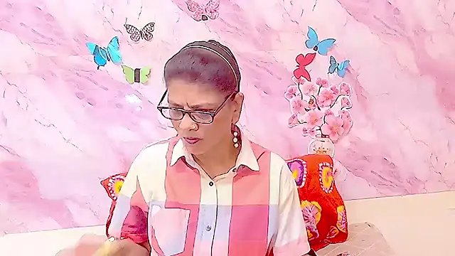 Snapshot of IndianAllure chatting on November 27, 2025, 5:42 am IndianAllure online show from November 27, 2025, 5:42 am