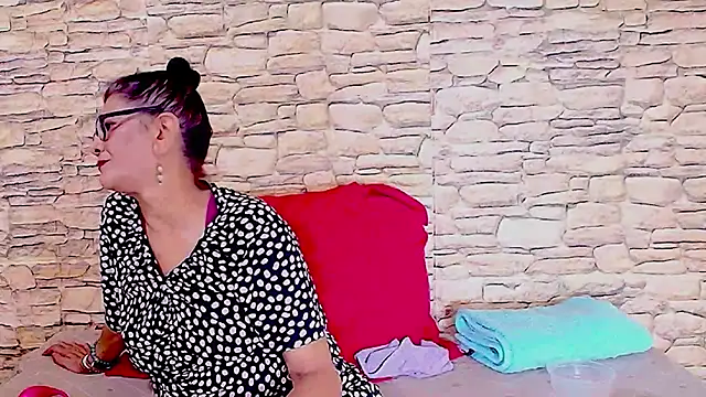 Snapshot of IndianAllure chatting on December 18, 2025, 5:35 am IndianAllure online show from December 18, 2025, 5:35 am