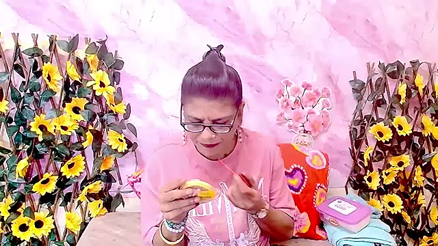 Snapshot of IndianAllure chatting on December 22, 2025, 5:37 am IndianAllure online show from December 22, 2025, 5:37 am