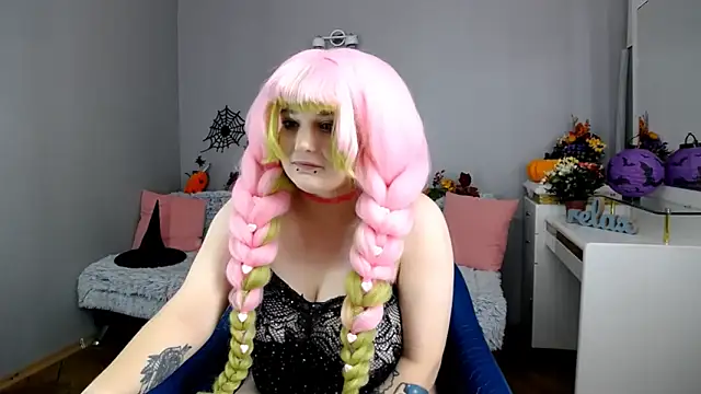 Estheri online show from October 29, 2025, 7:32 am