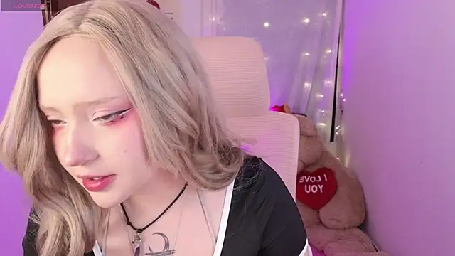 KuroChan420 online show from December 23, 2025, 1:25 am