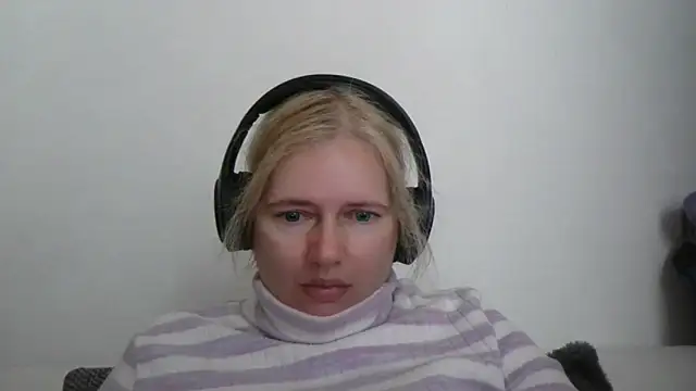 vaneza02 online show from April 19, 2026, 4:17 pm