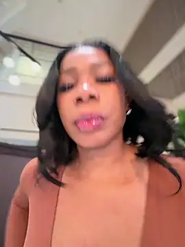 Snapshot of Belle___ chatting on May 1, 2026, 10:25 pm Belle online show from May 1, 2026, 10:25 pm
