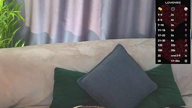 Snapshot of GirlfriendNina chatting on April 27, 2026, 6:11 am GirlfriendNina online show from April 27, 2026, 6:11 am