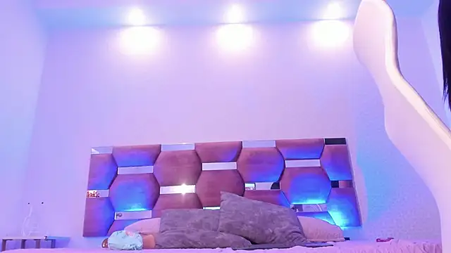 AlondraDiossa03 online show from February 26, 2025, 7:49 pm