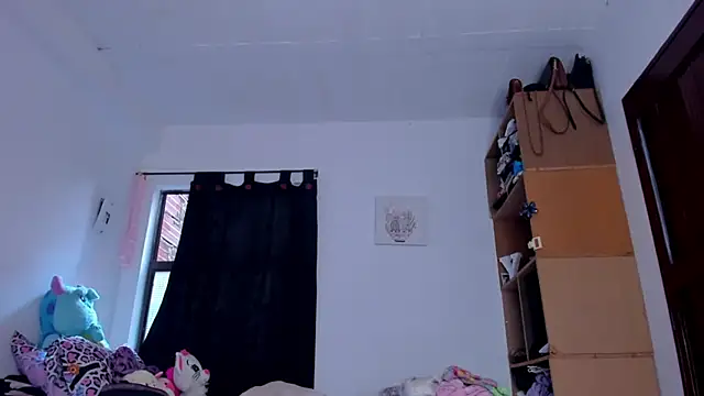 AlondraDiossa03 online show from October 27, 2025, 7:40 pm