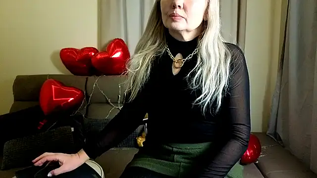 Abby Moore  online show from February 12, 2026, 1:50 pm