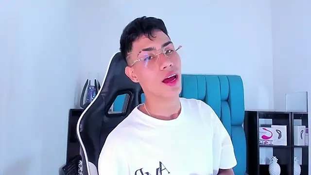 AlanNaughty online show from February 7, 2025, 8:31 pm