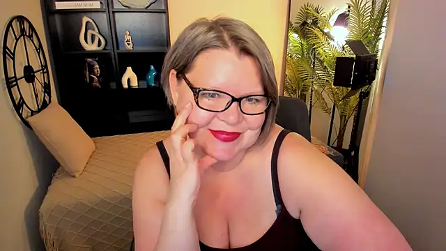 Snapshot of Shannonshine chatting on June 18, 2026, 1:37 pm Shannonshine online show from June 18, 2026, 1:37 pm