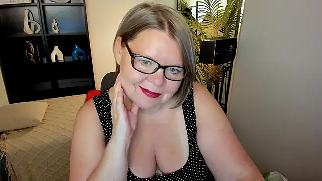 Snapshot of Shannonshine chatting on July 9, 2026, 1:26 pm Shannonshine online show from July 9, 2026, 1:26 pm