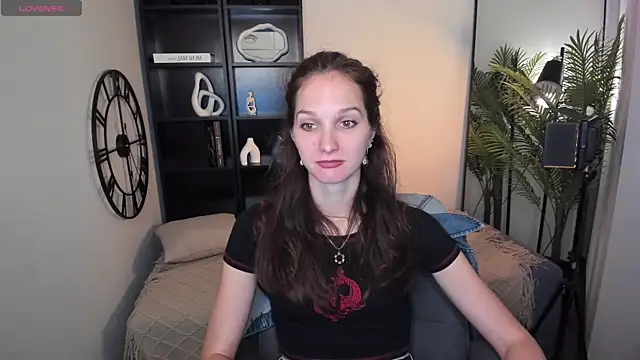 MirandaGlow online show from June 20, 2026, 5:32 am