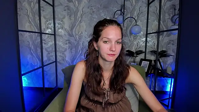 Snapshot of MirandaGlow chatting on August 2, 2026, 5:39 am MirandaGlow online show from August 2, 2026, 5:39 am