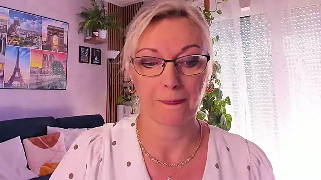 vanessa chat online show from September 12, 2025, 6:35 am