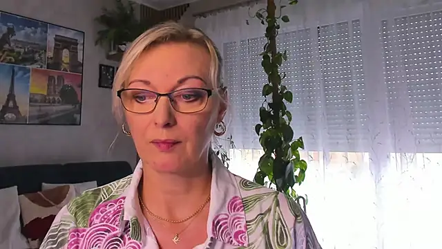 vanessa chat online show from September 15, 2025, 1:33 pm