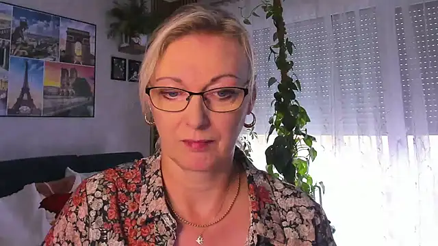 vanessa chat online show from September 22, 2025, 1:24 pm