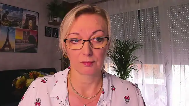 vanessa chat online show from October 30, 2025, 2:18 pm