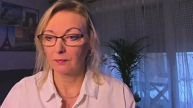 vanessa chat online show from November 30, 2025, 2:21 pm