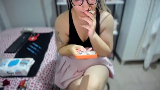 Snapshot of bisexyelizz chatting on July 1, 2026, 9:25 pm bisexyelizz online show from July 1, 2026, 9:25 pm