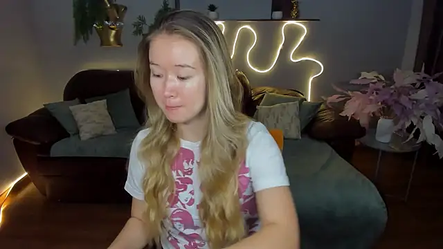 PollyOcean online show from September 10, 2025, 5:40 am