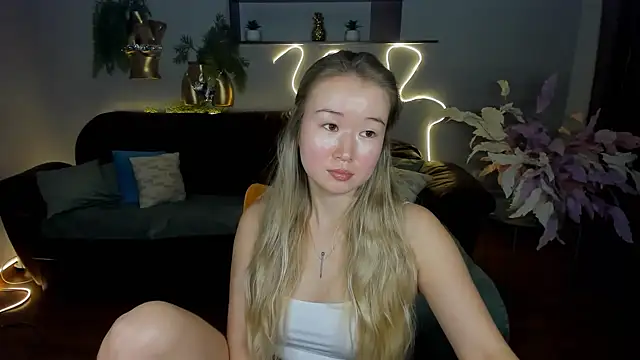 PollyOcean online show from September 22, 2025, 9:44 am