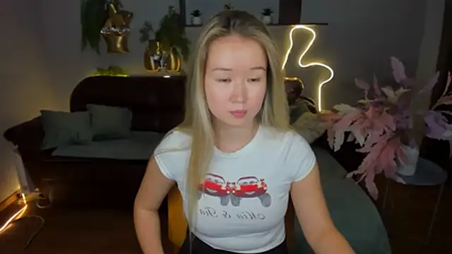 PollyOcean online show from October 23, 2025, 11:31 am