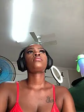 LuciousLips96 online show from February 8, 2025, 6:33 am