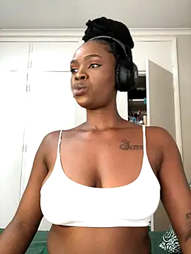 LuciousLips96 online show from October 12, 2025, 10:14 am