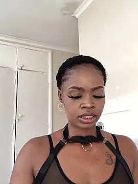 LuciousLips96 online show from November 30, 2025, 9:57 am