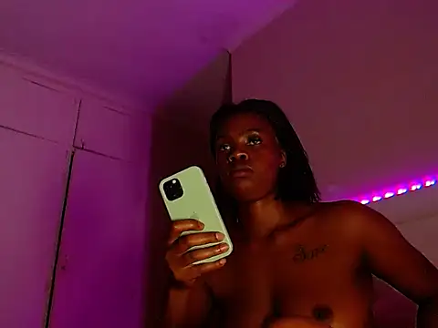 LuciousLips96 online show from May 11, 2026, 4:04 pm
