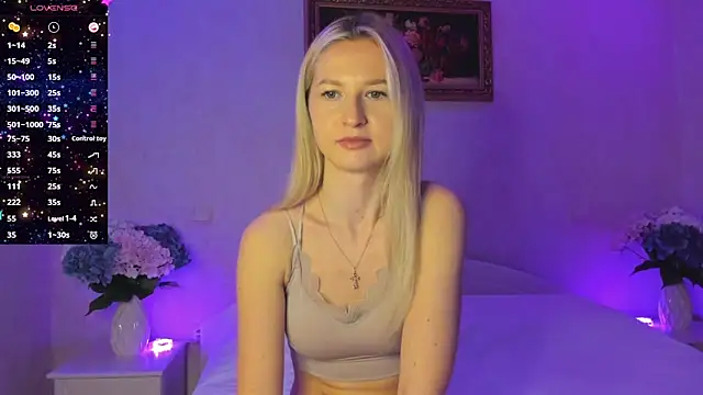 AnnaCarrera online show from November 25, 2025, 5:35 pm