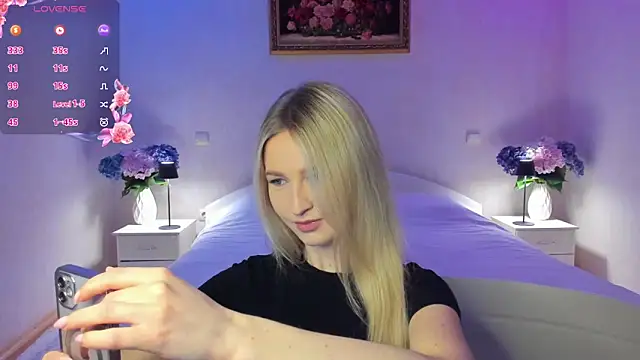 AnnaCarrera online show from April 13, 2026, 7:41 pm