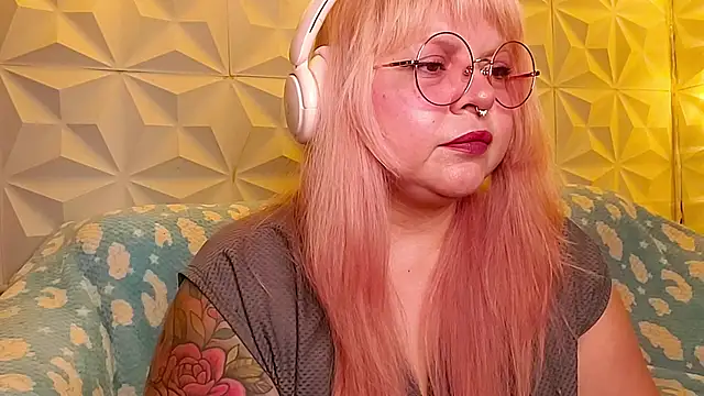 Snapshot of Satyn_doll chatting on May 10, 2026, 12:27 am Satyn doll online show from May 10, 2026, 12:27 am