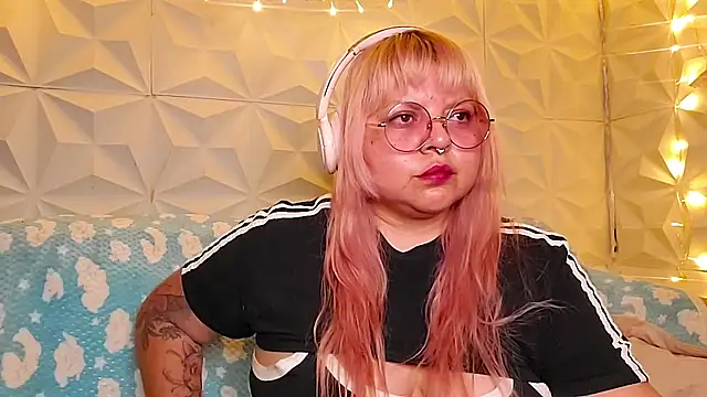 Snapshot of Satyn_doll chatting on May 12, 2026, 12:41 am Satyn doll online show from May 12, 2026, 12:41 am