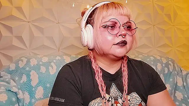 Snapshot of Satyn_doll chatting on May 16, 2026, 12:29 am Satyn doll online show from May 16, 2026, 12:29 am