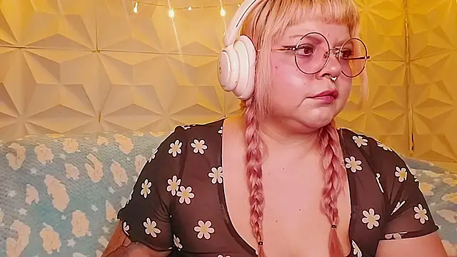 Snapshot of Satyn_doll chatting on May 17, 2026, 12:30 am Satyn doll online show from May 17, 2026, 12:30 am