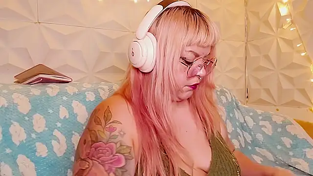 Snapshot of Satyn_doll chatting on May 22, 2026, 2:19 am Satyn doll online show from May 22, 2026, 2:19 am