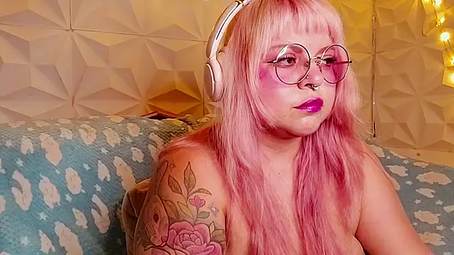 Snapshot of Satyn_doll chatting on June 4, 2026, 1:11 am Satyn doll online show from June 4, 2026, 1:11 am