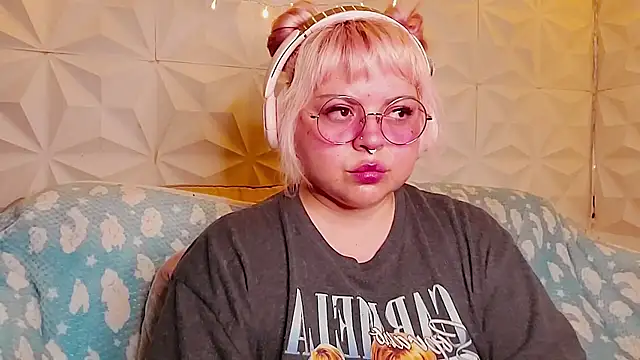 Snapshot of Satyn_doll chatting on June 7, 2026, 10:13 pm Satyn doll online show from June 7, 2026, 10:13 pm