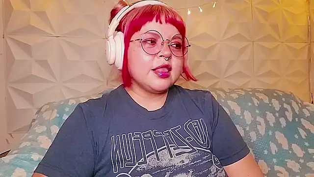 Snapshot of Satyn_doll chatting on June 19, 2026, 10:24 pm Satyn doll online show from June 19, 2026, 10:24 pm