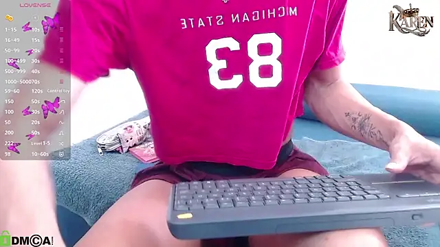 karen sofia  online show from November 9, 2025, 7:23 pm