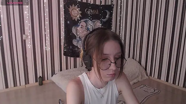  Hanna Moon  online show from September 19, 2025, 9:11 am