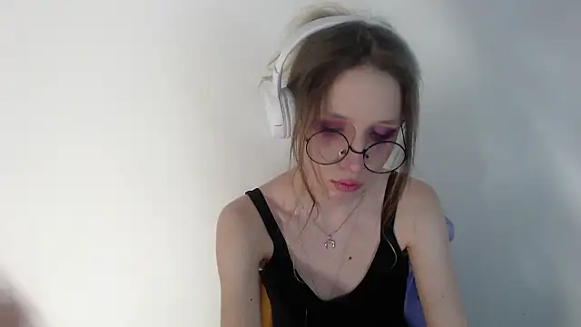  Hanna Moon  online show from April 17, 2026, 11:24 am