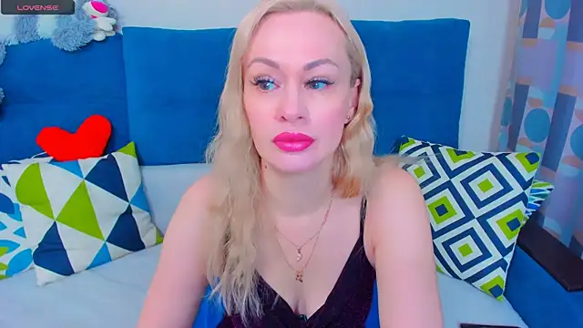 EllenMoore online show from December 11, 2024, 2:41 am