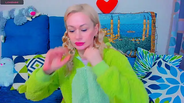 EllenMoore online show from December 20, 2024, 2:41 am