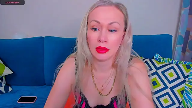 EllenMoore online show from September 10, 2025, 3:06 am