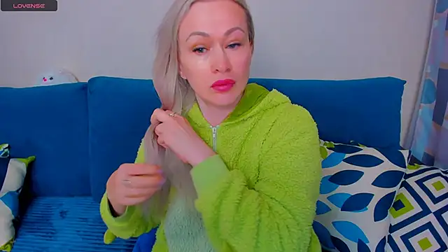 EllenMoore online show from October 5, 2025, 3:27 am