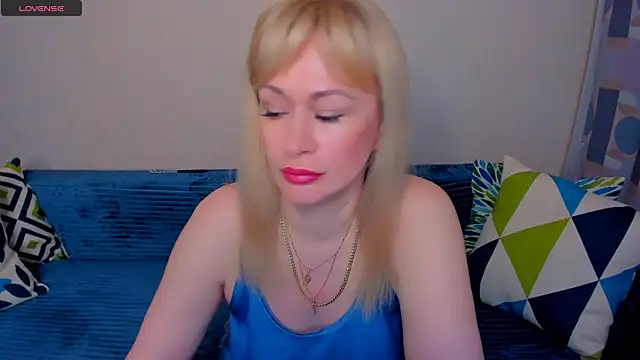 EllenMoore online show from June 30, 2026, 3:07 am