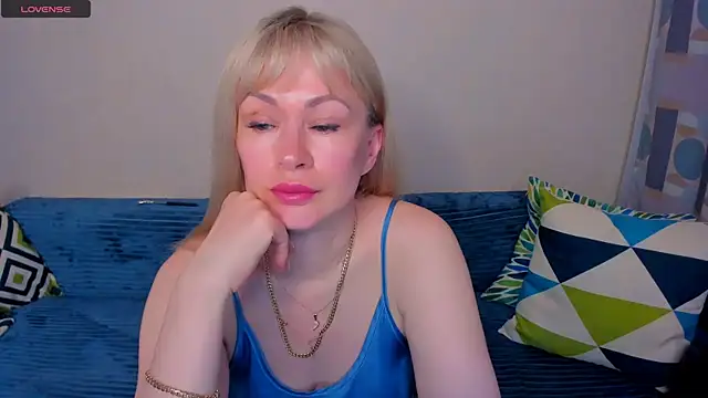 EllenMoore online show from July 4, 2026, 3:02 am