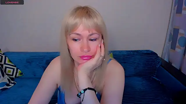 EllenMoore online show from July 5, 2026, 4:30 am